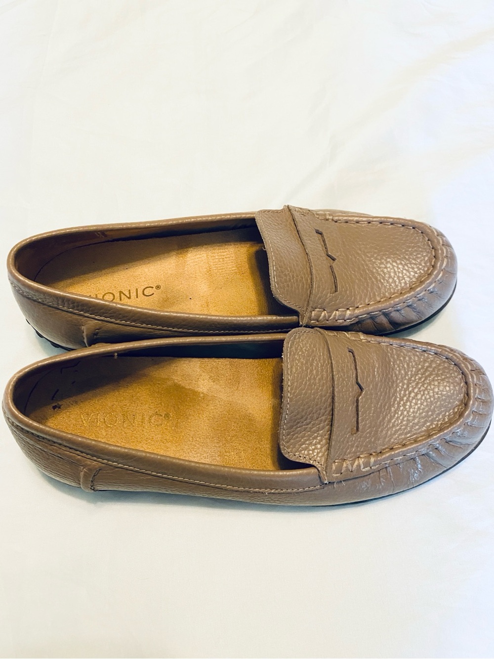 Vionic Marcy Leather Loafers Comfort Taupe 8.5 EUC - Picture 2 of 6